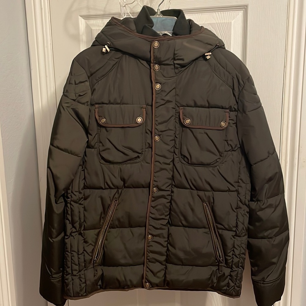 Like New. Worn a few times. Excellent condition